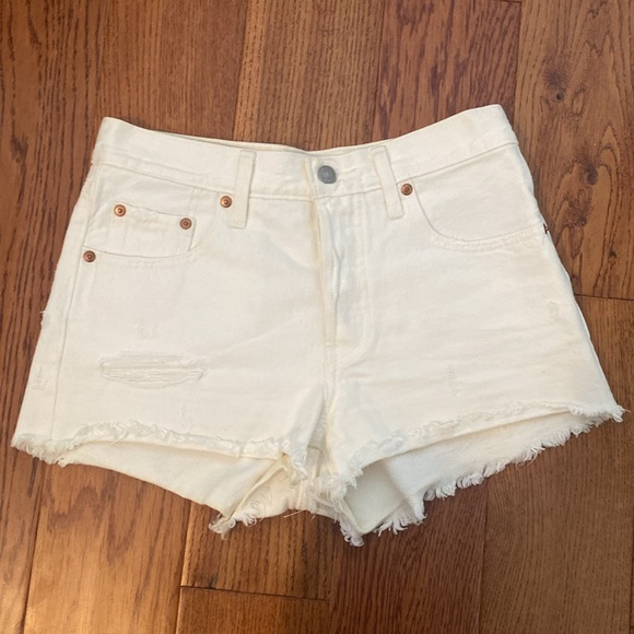 Levis 501 distressed denim shorts in pearly white with button fly - Picture 8 of 14